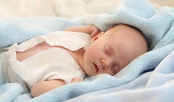 बच्चा तकिये का इस्तेमाल कब शुरू करता है?