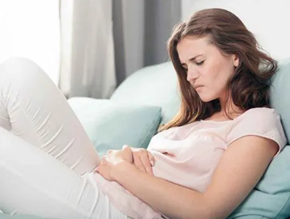 पीतपिंड फटने के लक्षण और उपचार क्या हैं?
