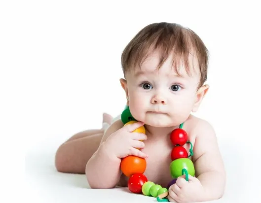 बच्चे की टेढ़ी गर्दन की समस्या को कैसे ठीक करें?